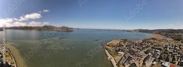 Fototapeta 山陰海岸国立公園　久美浜湾と長閑な集落　ドローンパノラマ撮影