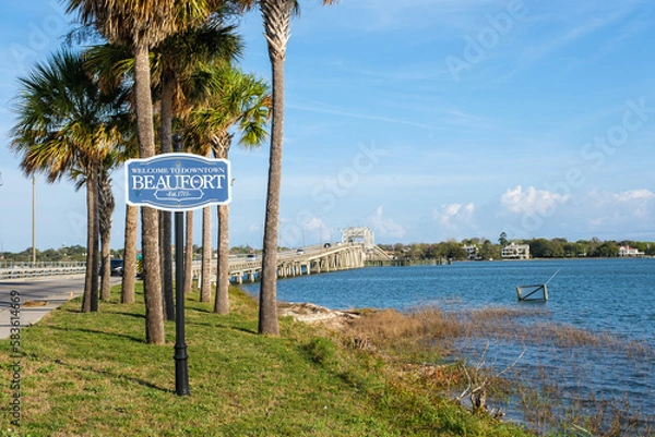 Obraz Beaufort, South Carolina welcome sign at the Woods Memorial Bridge and Beaufort River