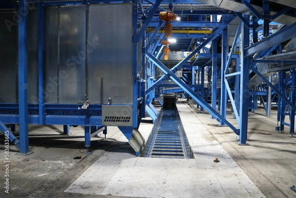 Obraz conveyors with waste at the plant for their processing