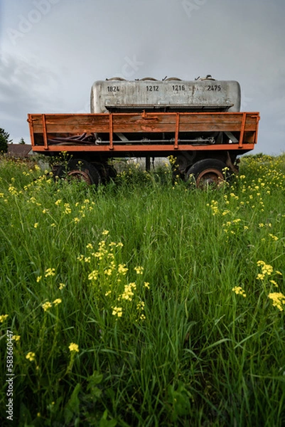 Obraz Anhänger mit Tank bei Regen