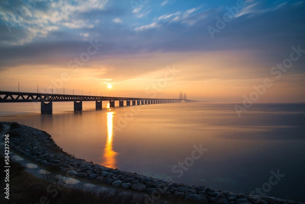 Obraz The Oresund Bridge is a combined motorway and railway bridge between Sweden and Denmark (Malmo and Copenhagen). Long exposure.