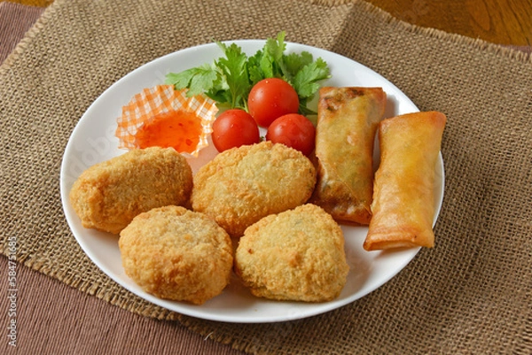Fototapeta 家庭で作ったコロッケと春巻き