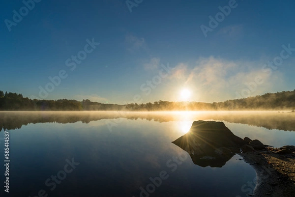 Fototapeta Sunrise with sunlight reflection, november, Saint Pardoux Lake