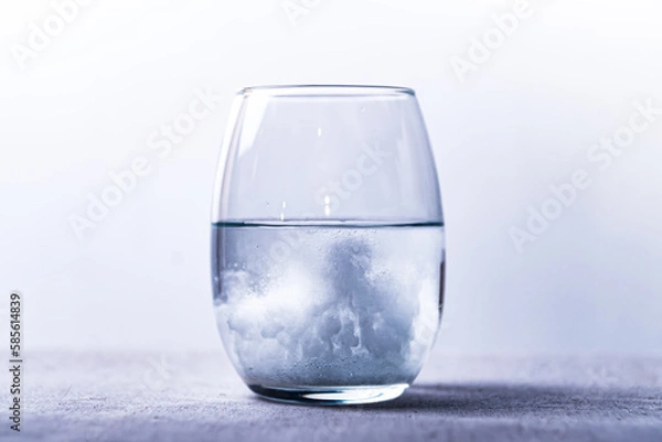 Fototapeta effervescent, A glass of water with a cloud of water in it
