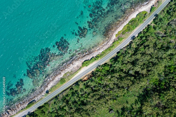Obraz The amazing Captain Cook Highway where the rainforest meets the reef