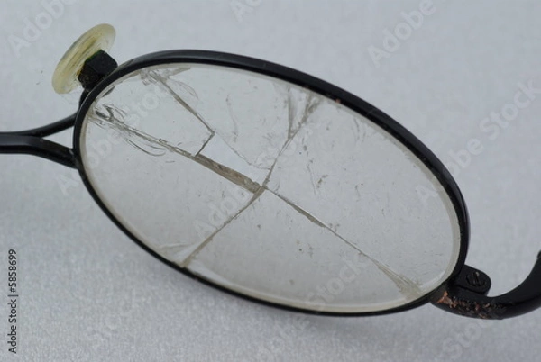 Obraz Terbrochenes Brillenglas