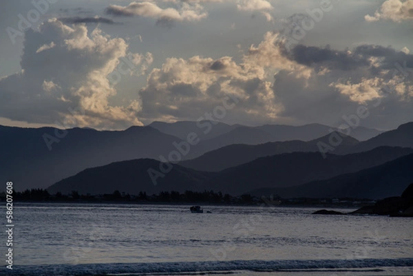 Obraz Montanhas a beira mar