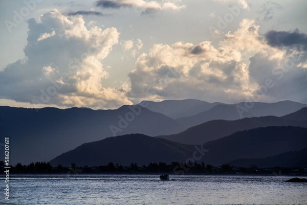 Obraz Montanhas a beira mar
