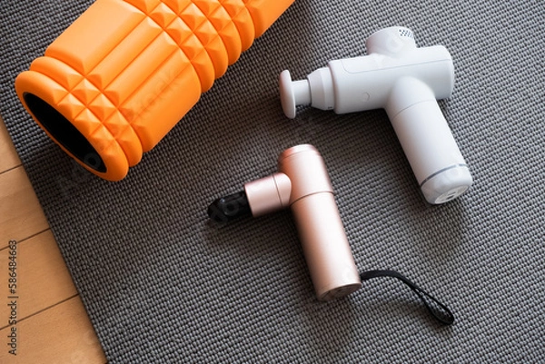 Fototapeta マッサージガンとローラ