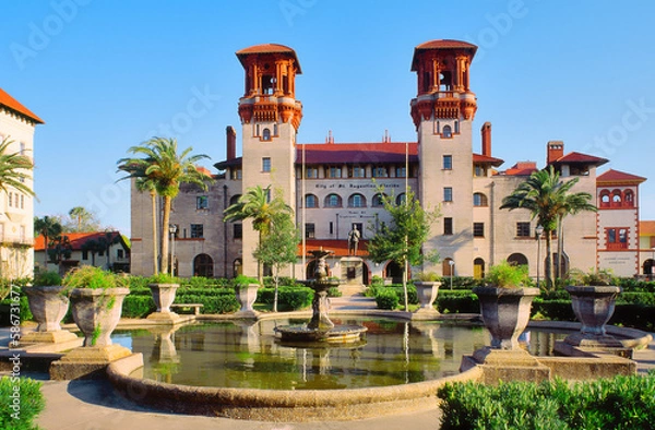 Fototapeta Lightner Museum, originally Hotel Alcazar built by rail magnate Henry Flagler. Early use of poured concrete. In US oldest city St. Augustine, Florida