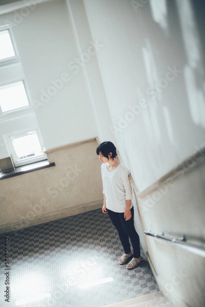 Fototapeta 窓際の少女