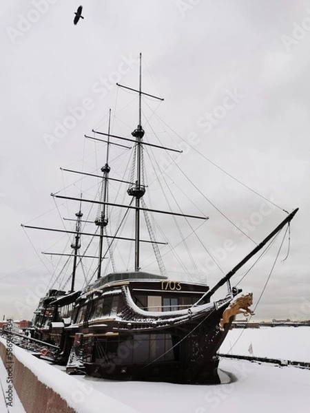 Obraz The large sailing ship Flying Dutchman, which now houses a restaurant, on Mytninskaya Embankment. Against the background of the sky with clouds in St. Petersburg.