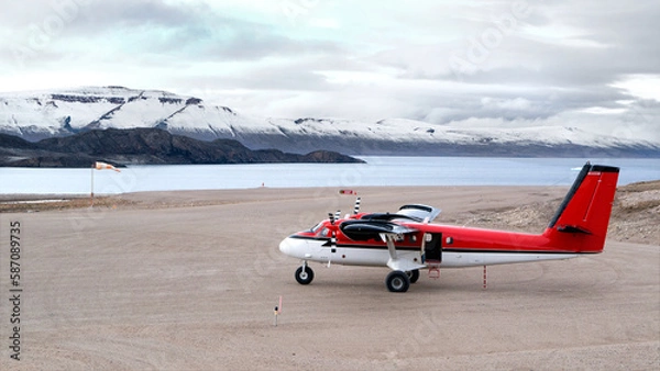Obraz avion à l'arrêt sur piste, aéroport d'articulaires Bay