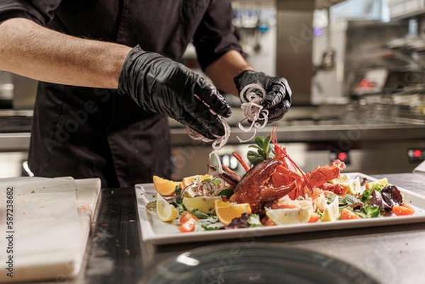 Fototapeta preparazione di un piatto di mare nella cucina di un ristorante 