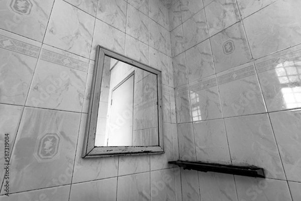 Obraz Mirror in the bathroom