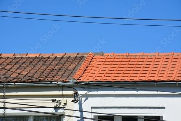 Fototapeta Restauration de toiture en tuiles