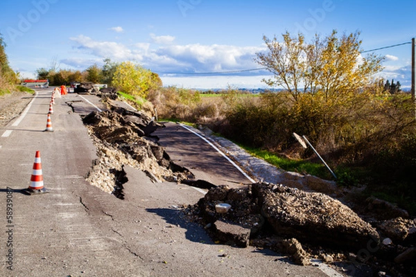 Obraz Strada crollata