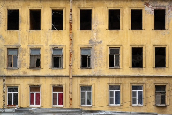 Fototapeta An old abandoned house without windows in St. Petersburg, prepared for reconstruction.