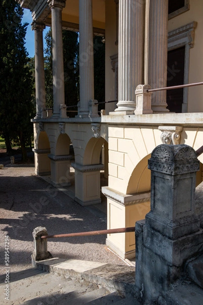 Fototapeta the entrance colonnade of the luxurious palace