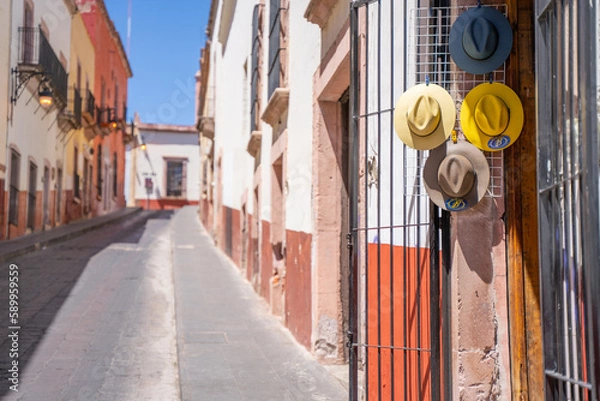Obraz メキシコ・サカテカスの路地と帽子
