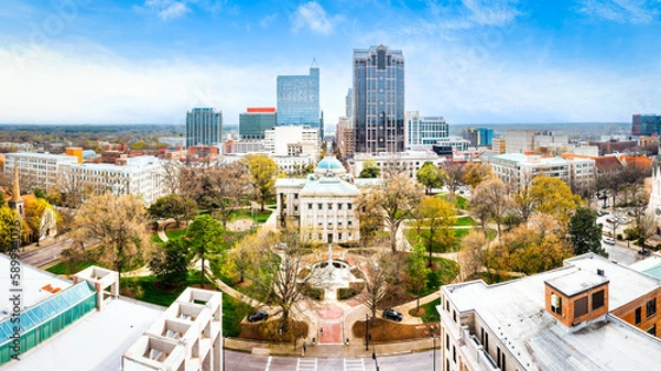 Obraz Drone Panorama z Kapitolu Stanu Karolina Północna i Raleigh Skyline
