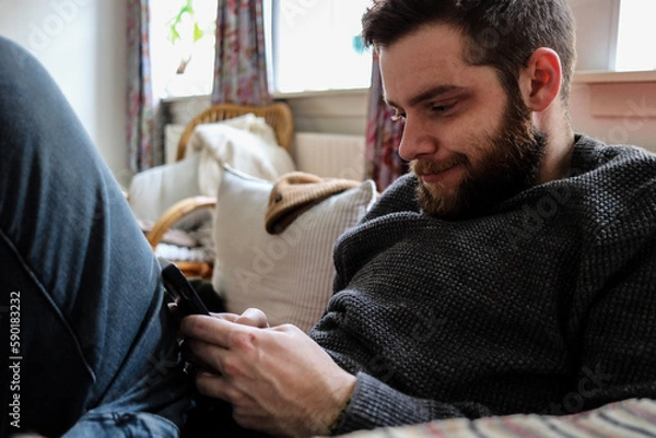 Obraz Men on smartphone