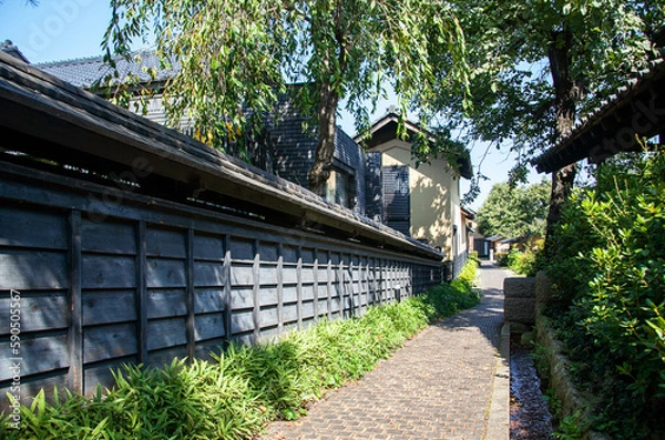 Obraz 小道　長野県小布施町｜土塀と木壁が調和した和風情緒が感じられる街並みです
