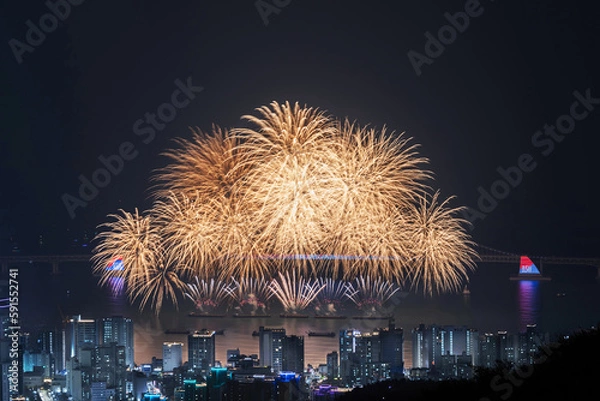 Fototapeta A fireworks event is being held in Gwangalli, Busan, in hopes of holding the 2030 Expo