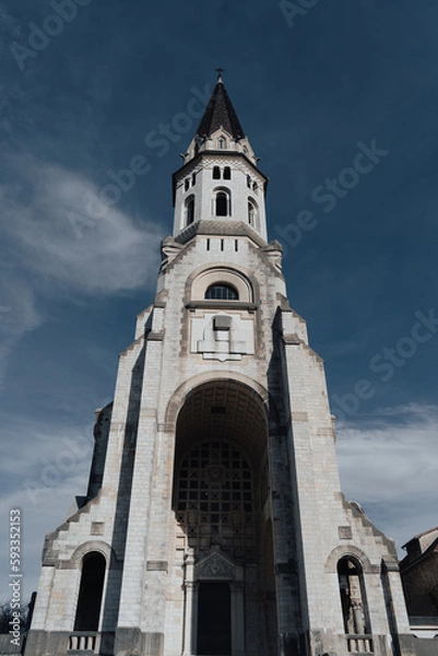 Fototapeta Lyon, France  17.03.2023 - "Timeless Beauty: Basilique Notre Dame de Fourviere Enchanting Presence in Lyon"