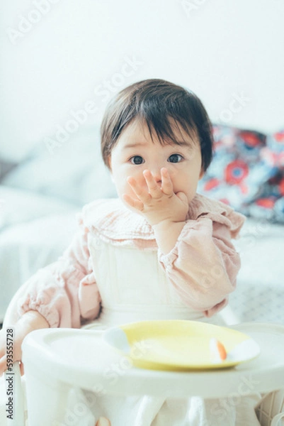 Obraz いちごを食べる赤ちゃん