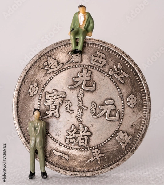 Obraz Chinese coin with 2 miniature human figures