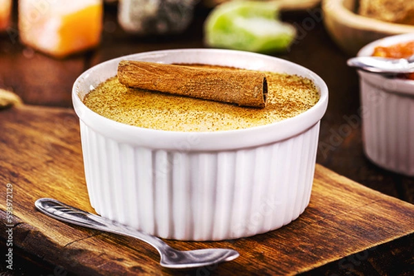 Fototapeta Corn sweet or pudding called Curau, jimbelê or hominy, with rural sweets in the background. Typical sweets from Brazilian June festivals