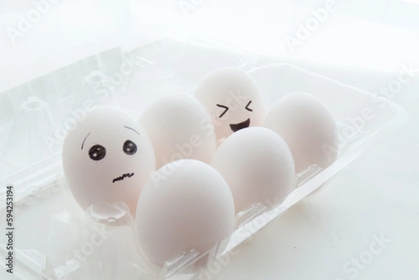 Fototapeta 白い卵と絵文字