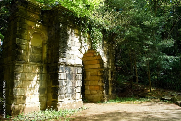 Obraz 西洋風の古びたレンガの門