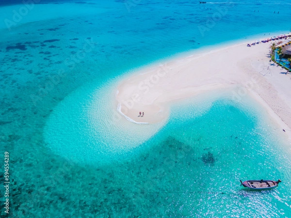 Fototapeta Koh Lipe Island Southern Thailand with turqouse colored ocean and white sandy beach at Ko Lipe