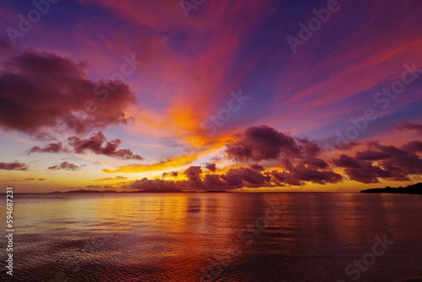 Fototapeta 沖縄県小浜島　トゥマールビーチの美しい朝焼け