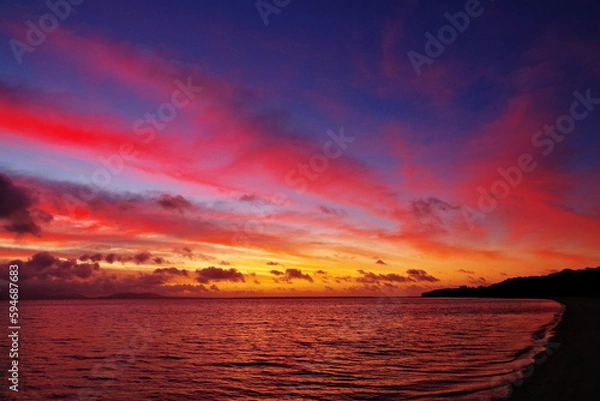 Obraz 沖縄県小浜島　トゥマールビーチの美しい朝焼け