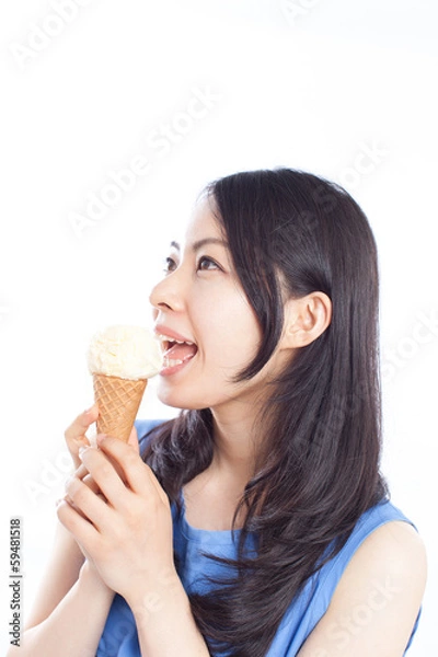 Fototapeta アイスクリームを食べる女性