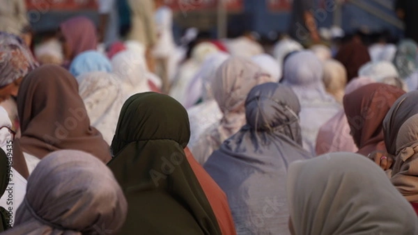 Fototapeta Muslims are praying Idul Fitri in the morning.