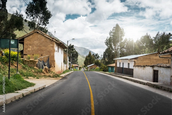 Fototapeta carretera en la sierra peruana junto a un paisaje vacío, para usarse en fotomontajes de automóviles