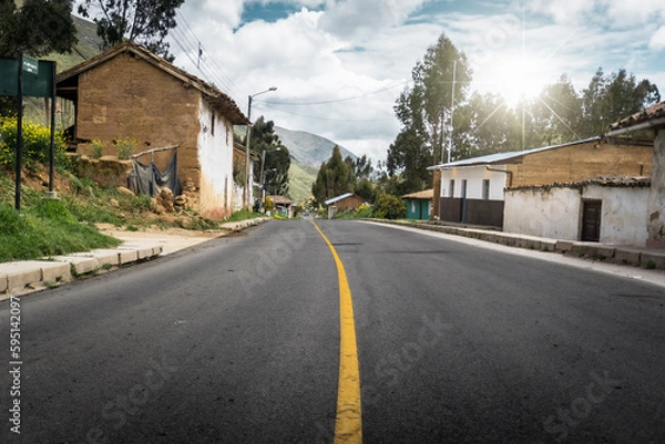 Fototapeta carretera en la sierra peruana junto a un paisaje vacío, para usarse en fotomontajes de automóviles