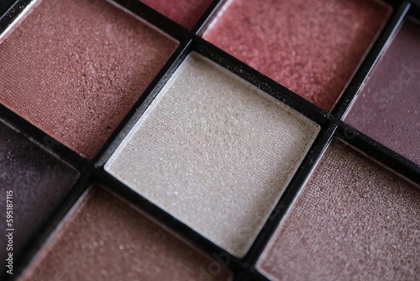 Obraz スクエア型のアイシャドウパレット　余白スペース　文字入れスペース　四角い　メイクアップ　お化粧