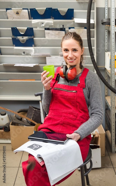 Obraz Azubi,Frau macht Kaffepause im Betrieb