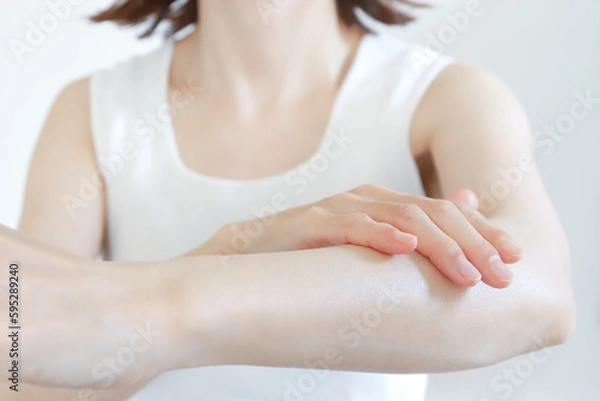 Fototapeta 女性の腕　ボディケアイメージ