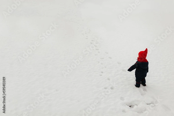 Obraz child playing in snow