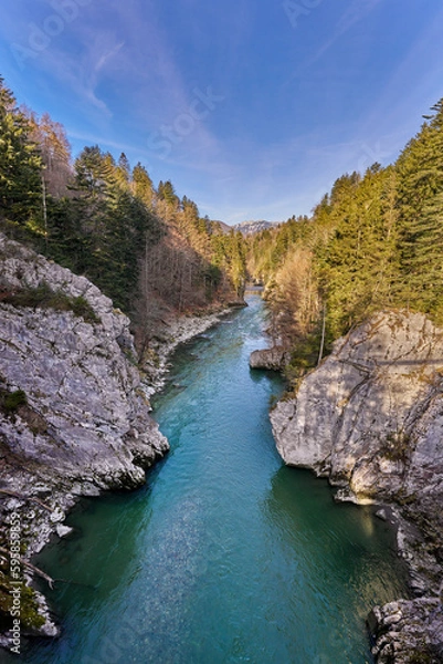 Fototapeta Klobenstein Schmugglerweg an der Tiroler Aache, Aussicht von der großen Hängebrücke, Brücke bei Kössen, Kitzbühel, Österreich, Tourismus, Wandern