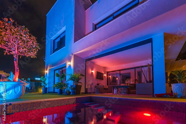 Obraz Villa mit Beleuchtung