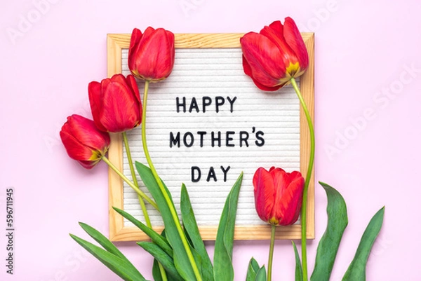 Obraz Felt board with text Happy Mother's day, red tulips bouquet on pink backround greeting holiday card Flat lay Top view