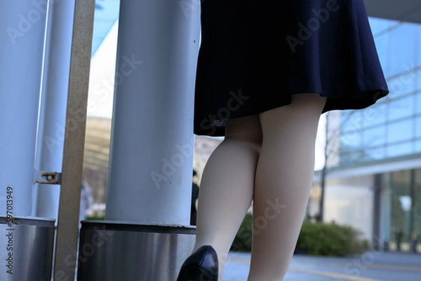 Obraz 女性　屋外　立っている　ビジネス　イメージ	