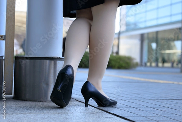 Obraz 女性　屋外　立っている　ビジネス　イメージ	